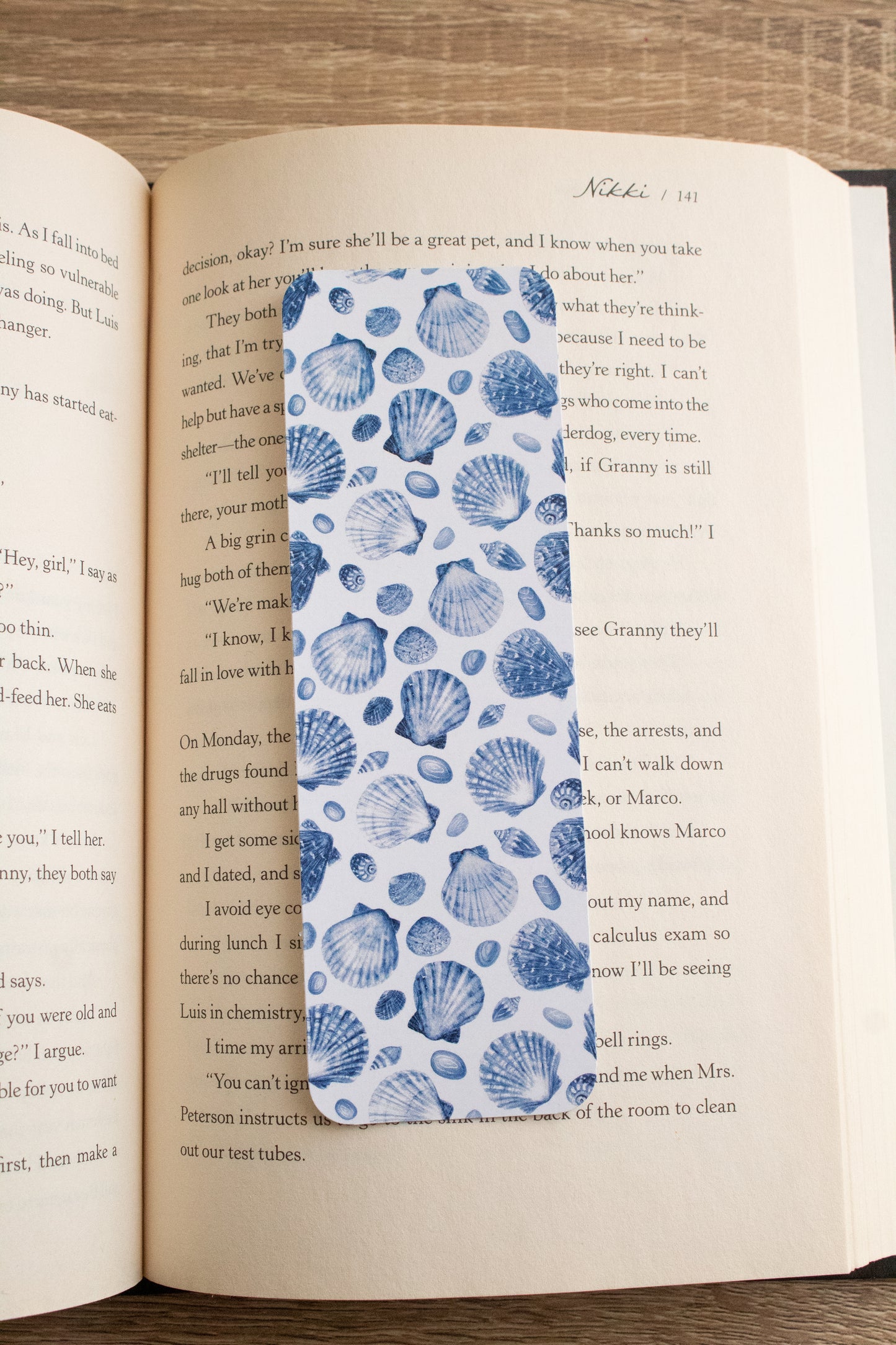 Clam Shell Bookmark